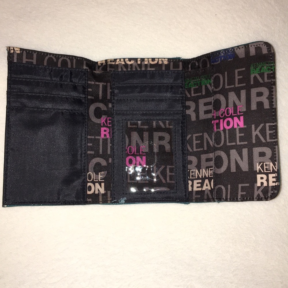 Kenneth Cole Reaction Wallet - Picture 3 of 6